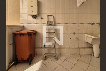 Casa à venda com 650m², 3 quartos e 10 vagas Casa à venda com 650m², 3 quartos e 10 vagasÁrea de Serviçon(anexo)