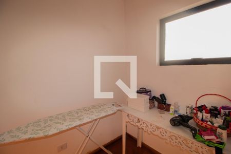 Casa à venda com 263m², 4 quartos e 9 vagasCloset