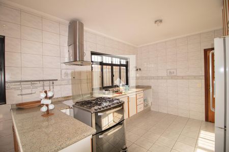 Casa à venda com 263m², 4 quartos e 9 vagasCopa e Cozinha