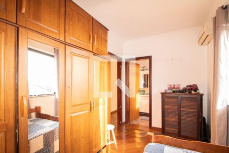 Casa à venda com 263m², 4 quartos e 9 vagassuite 2