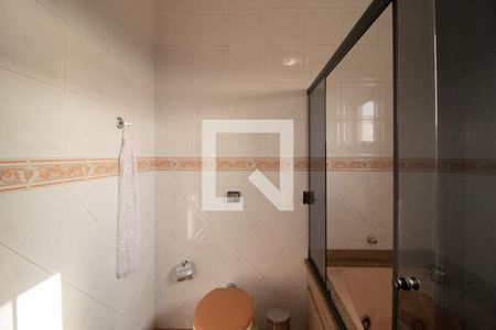 Casa à venda com 263m², 4 quartos e 9 vagasBanheiro suite 1