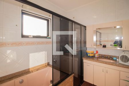 Casa à venda com 263m², 4 quartos e 9 vagasBanheiro suite 1
