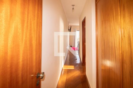 Casa à venda com 263m², 4 quartos e 9 vagasCorredor 