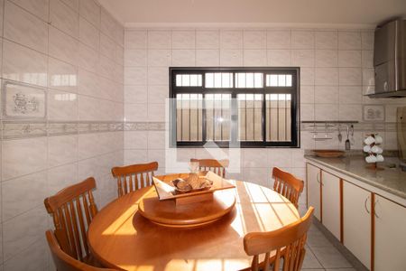 Casa à venda com 263m², 4 quartos e 9 vagasCopa e Cozinha