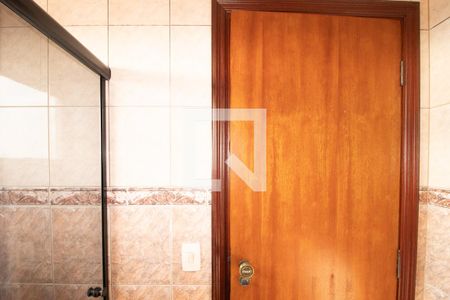 Casa à venda com 263m², 4 quartos e 9 vagasBanheiro da Suíte 2