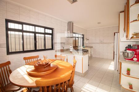 Casa à venda com 263m², 4 quartos e 9 vagasCopa e Cozinha