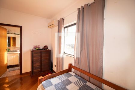 Casa à venda com 263m², 4 quartos e 9 vagassuite 2