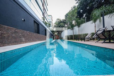 Apartamento à venda com 175m², 3 quartos e 3 vagas Apartamento à venda com 175m², 3 quartos e 3 vagasÁrea comum - Piscina
