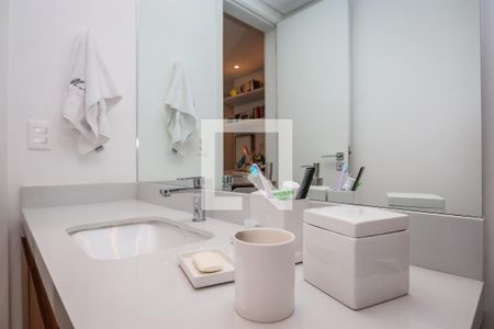 Apartamento à venda com 175m², 3 quartos e 3 vagas Apartamento à venda com 175m², 3 quartos e 3 vagasBanheiro da Suite 2