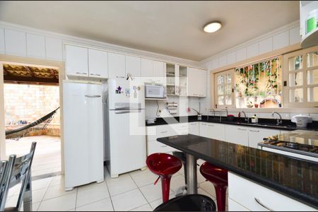 Casa à venda com 670m², 8 quartos e 8 vagasCozinha