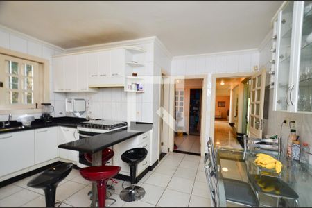 Casa à venda com 670m², 8 quartos e 8 vagasCozinha