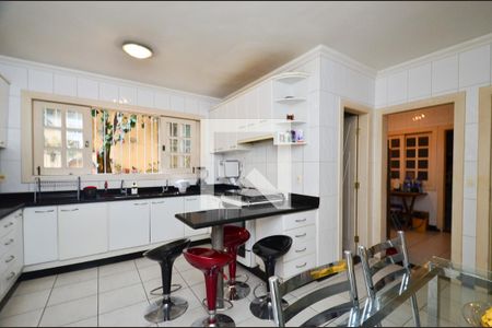 Casa à venda com 670m², 8 quartos e 8 vagasCozinha