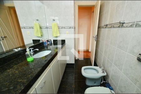 Casa à venda com 670m², 8 quartos e 8 vagasBanheiro social