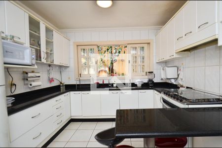 Casa à venda com 670m², 8 quartos e 8 vagasCozinha