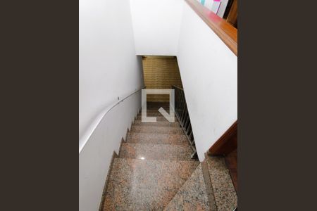 Casa à venda com 300m², 6 quartos e 7 vagasEscada