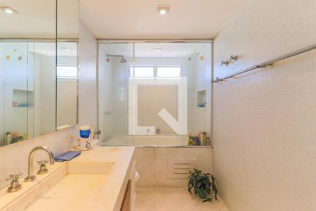 Apartamento à venda com 467m², 3 quartos e 4 vagasBanheiro da Suíte 3