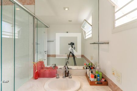 Apartamento à venda com 467m², 3 quartos e 4 vagasBanheiro da Suíte 2