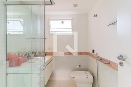 Apartamento à venda com 467m², 3 quartos e 4 vagasBanheiro da Suíte 2