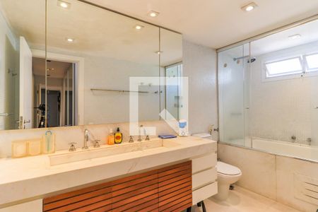 Apartamento à venda com 467m², 3 quartos e 4 vagasBanheiro da Suíte 3