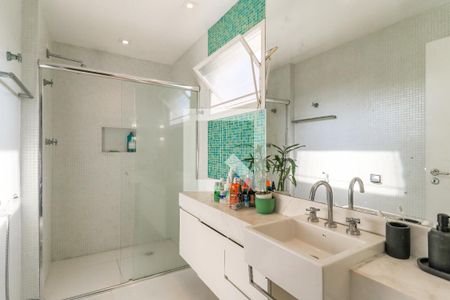 Apartamento à venda com 467m², 3 quartos e 4 vagasBanheiro da Suíte 1