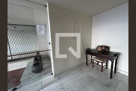 Apartamento à venda com 93m², 2 quartos e 1 vagaHall de entrada