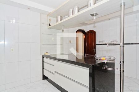 Casa à venda com 350m², 4 quartos e 4 vagas Casa à venda com 350m², 4 quartos e 4 vagasCozinha