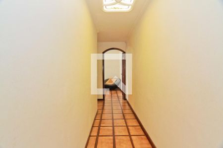 Casa à venda com 350m², 4 quartos e 4 vagas Casa à venda com 350m², 4 quartos e 4 vagasCorredor