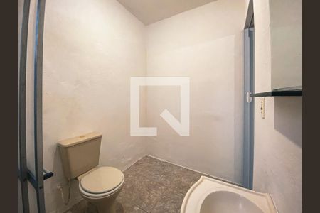 Banheiro de kitnet/studio para alugar com 2 quartos, 30m² em Conjunto Residencial Butanta, São Paulo