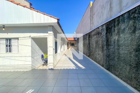Casa à venda com 208m², 2 quartos e 4 vagas Casa à venda com 208m², 2 quartos e 4 vagasQuintal e Garagem