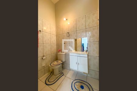 Casa à venda com 208m², 2 quartos e 4 vagas Casa à venda com 208m², 2 quartos e 4 vagasBanheiro Edícula