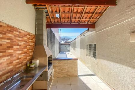 Casa à venda com 208m², 2 quartos e 4 vagas Casa à venda com 208m², 2 quartos e 4 vagasVista da Cozinha Edícula