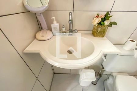 Casa à venda com 208m², 2 quartos e 4 vagas Casa à venda com 208m², 2 quartos e 4 vagasBanheiro