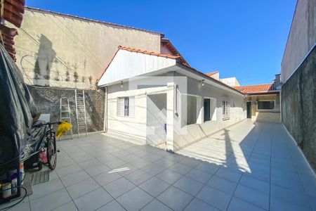 Casa à venda com 208m², 2 quartos e 4 vagas Casa à venda com 208m², 2 quartos e 4 vagasQuintal e Garagem