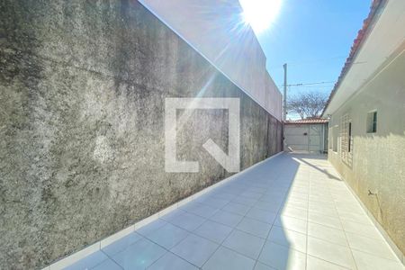 Casa à venda com 208m², 2 quartos e 4 vagas Casa à venda com 208m², 2 quartos e 4 vagasQuintal e Garagem