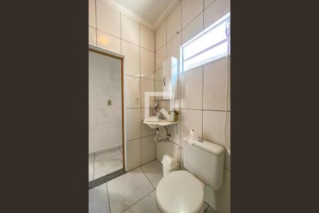 Casa à venda com 208m², 2 quartos e 4 vagas Casa à venda com 208m², 2 quartos e 4 vagasBanheiro