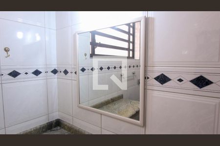 Casa à venda com 200m², 2 quartos e 2 vagas Casa à venda com 200m², 2 quartos e 2 vagasBanheiro