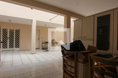 Casa à venda com 200m², 2 quartos e 2 vagas Casa à venda com 200m², 2 quartos e 2 vagasÁrea comum