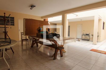 Casa à venda com 200m², 2 quartos e 2 vagas Casa à venda com 200m², 2 quartos e 2 vagasÁrea comum