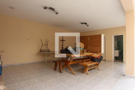 Casa à venda com 200m², 2 quartos e 2 vagas Casa à venda com 200m², 2 quartos e 2 vagasÁrea comum