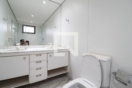 Apartamento à venda com 234m², 5 quartos e 4 vagasBanheiro da Suíte 4