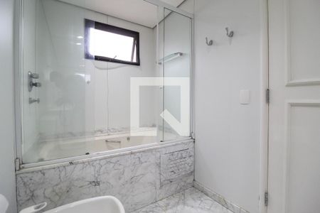 Apartamento à venda com 234m², 5 quartos e 4 vagasBanheiro da Suíte 4