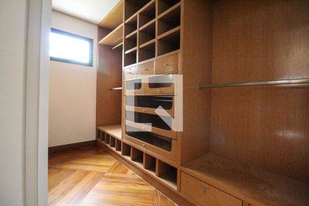 Apartamento à venda com 234m², 5 quartos e 4 vagasCloset da suíte 4