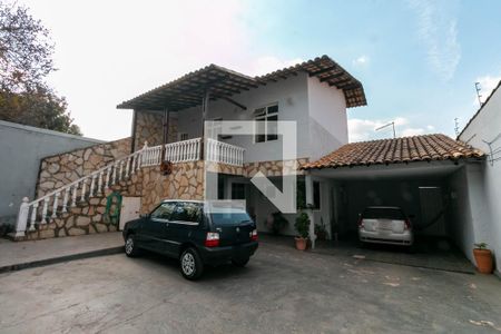 Casa à venda com 360m², 4 quartos e 6 vagas Casa à venda com 360m², 4 quartos e 6 vagasÁrea comum