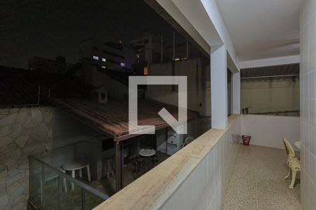 Casa à venda com 360m², 3 quartos e 3 vagasÁrea de Serviço