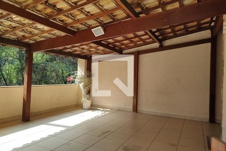Casa à venda com 380m², 4 quartos e 2 vagasVaranda 