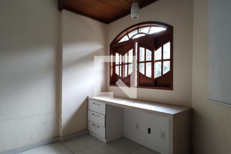 Casa à venda com 380m², 4 quartos e 2 vagasQuarto 3 - Armários