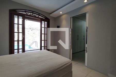 Casa à venda com 380m², 4 quartos e 2 vagasQuarto 1 - Suíte 