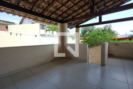 Casa à venda com 380m², 4 quartos e 2 vagasVaranda 