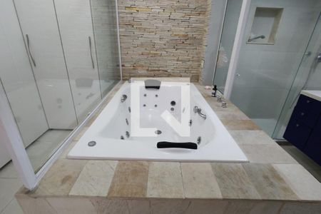 Casa à venda com 380m², 4 quartos e 2 vagasBanheiro da Suíte 1