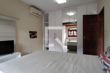 Casa à venda com 380m², 4 quartos e 2 vagasQuarto 3 - Armários